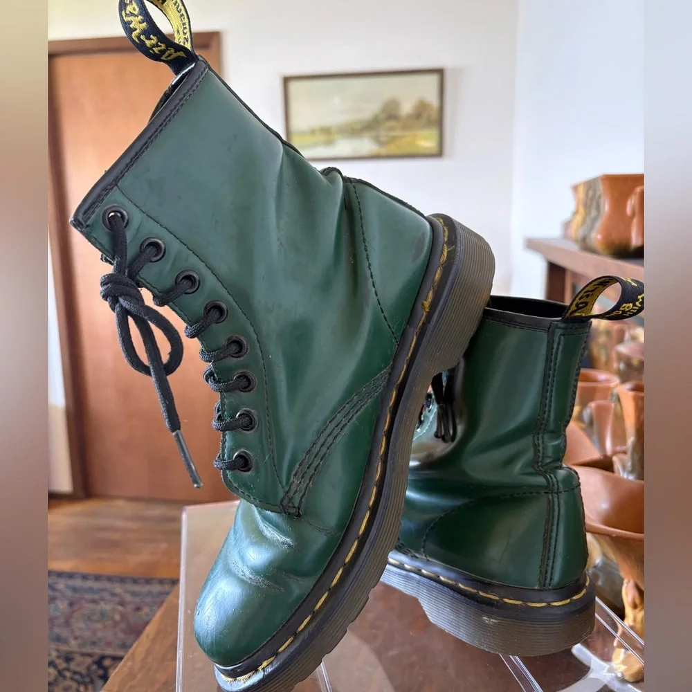 Doc Martens 1460 smooth leather green boots women size 7. - Picture 1 of 15